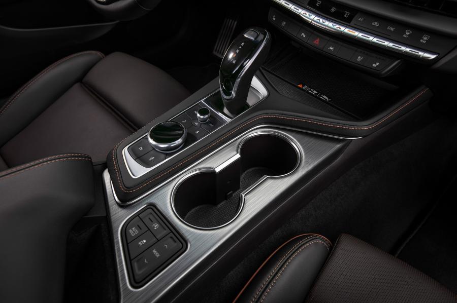 Детали интерьера Cadillac CT4-V 2019 года  (фото 27 из 32)